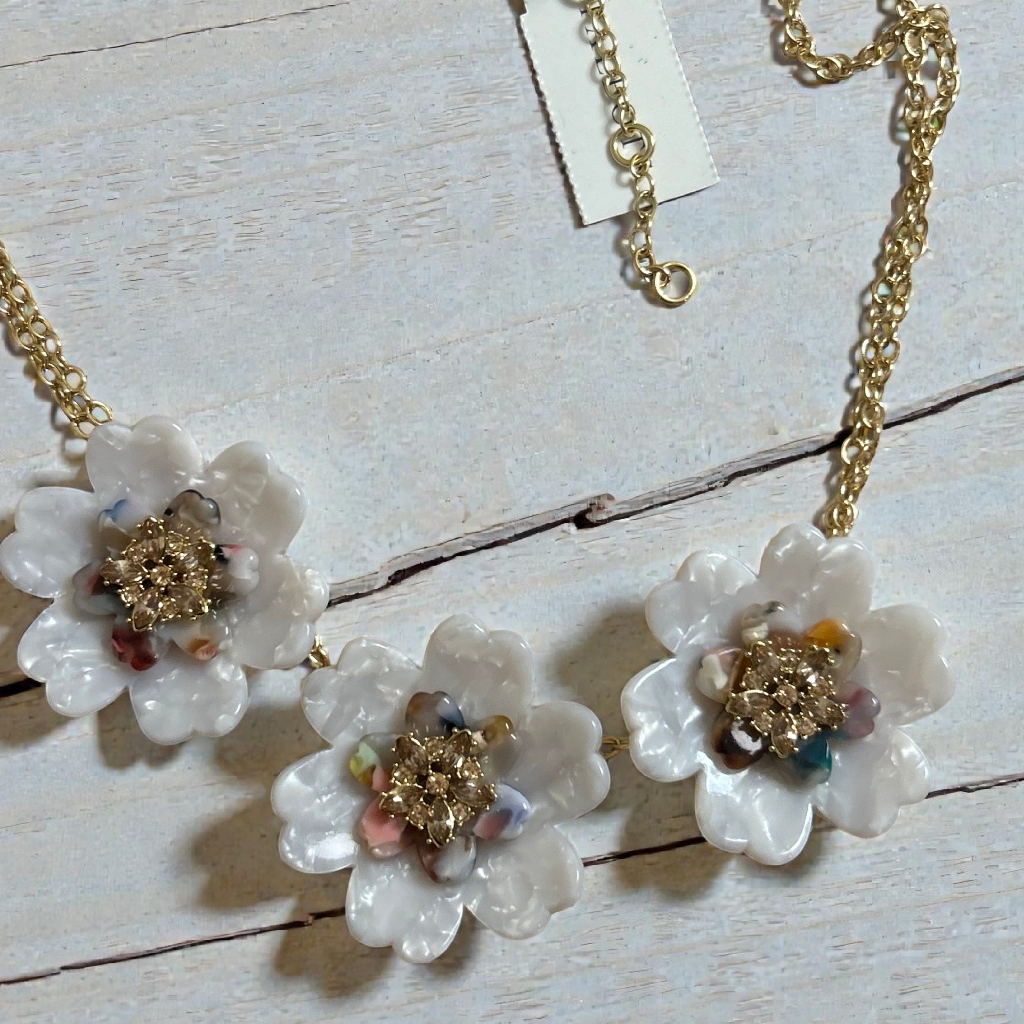 Nwt Talbots Flower Necklace 36$